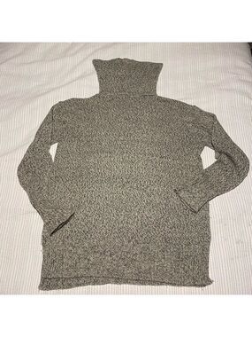 RETROD Turtleneck Sweater